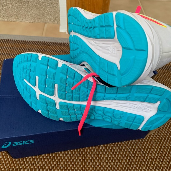 Women’s ASICS Size 6 NEW WITH TAGS!!! - Picture 4 of 4